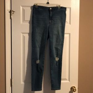 High waisted, distressed skinny